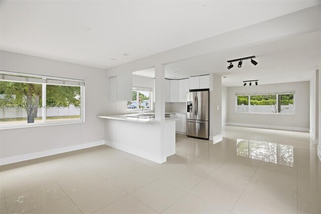 Building Photo - 5250 SW 96th Ave