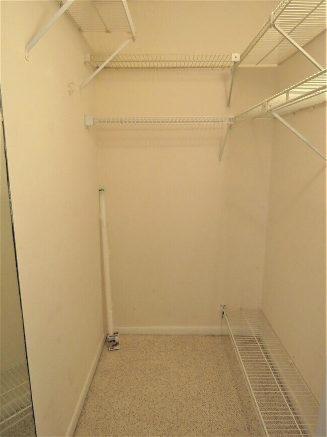 Building Photo - 118 Lake Pine Cir