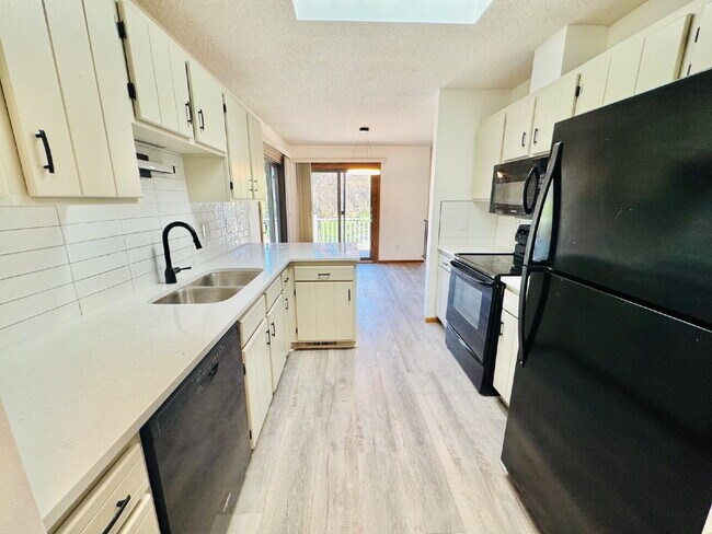 Building Photo - 14600 Hampshire Pl