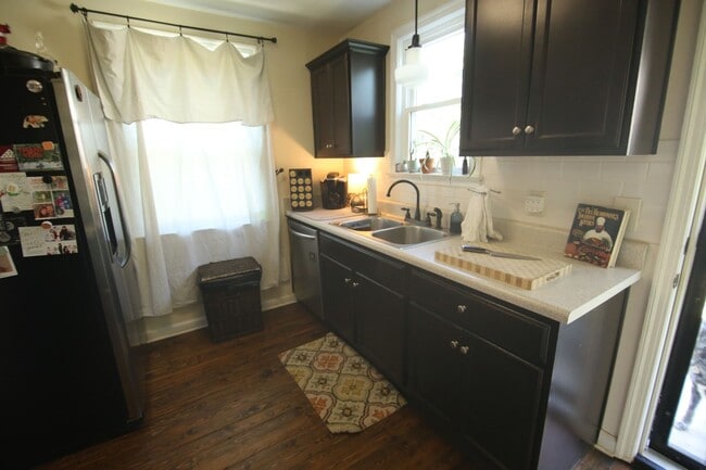 Building Photo - Awesome Cottage in the Heart of Inglewood/...