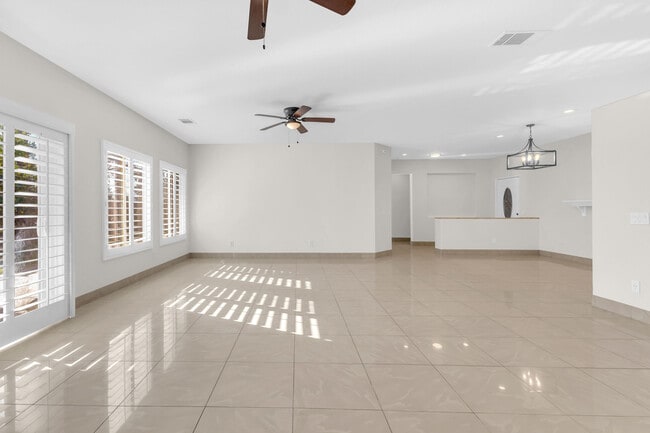 Building Photo - 83107 Greenbrier Dr