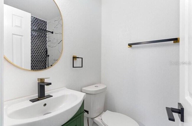 Building Photo - 216 Jean St