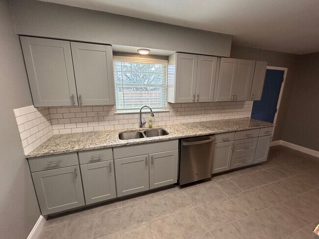 Building Photo - *COMING SOON* Open-Concept 3BD/2BA with Cozy Fireplace & Modern Stainless Kitchen!