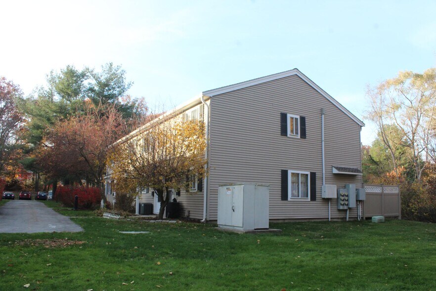 Building Photo - 10 Village Brook Ln