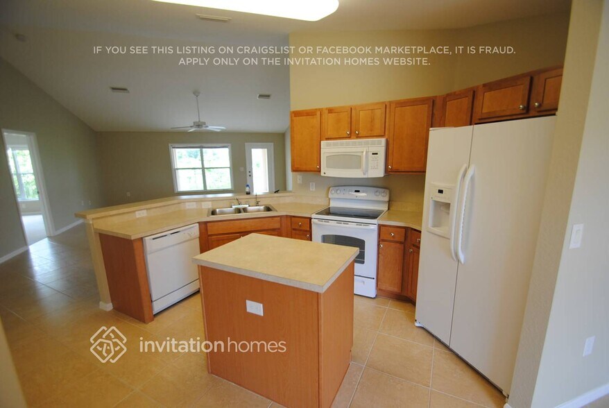 Building Photo - 827 SW 16th Terrace