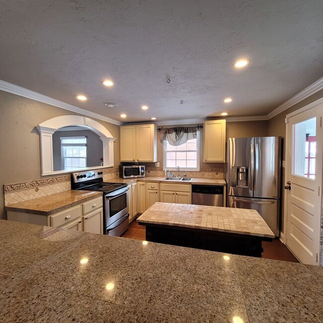 Building Photo - Upper St. Clair 4 Bedroom Home - In ground...