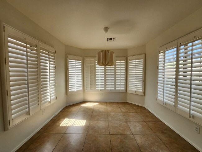 Building Photo - Beautiful Mountain Views! 3bedrom 2 bath