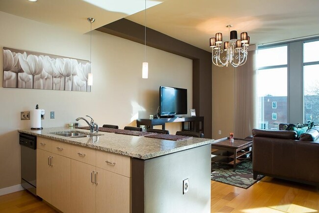 Building Photo - FULLY FURNISHED Studio in Nashville's Prem...