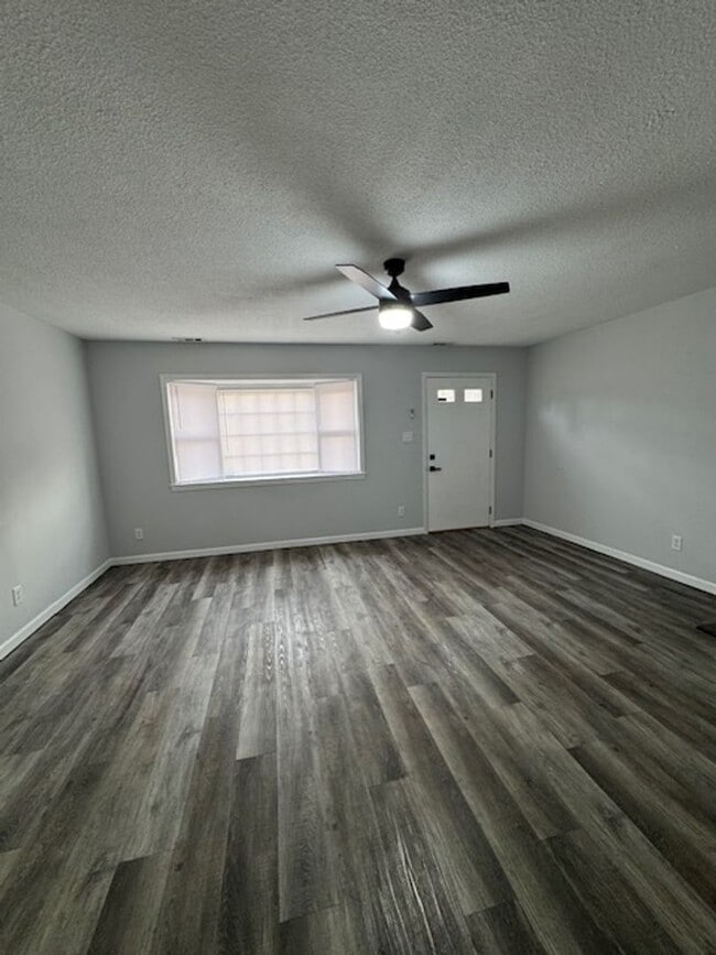 Building Photo - 610 Park Ave