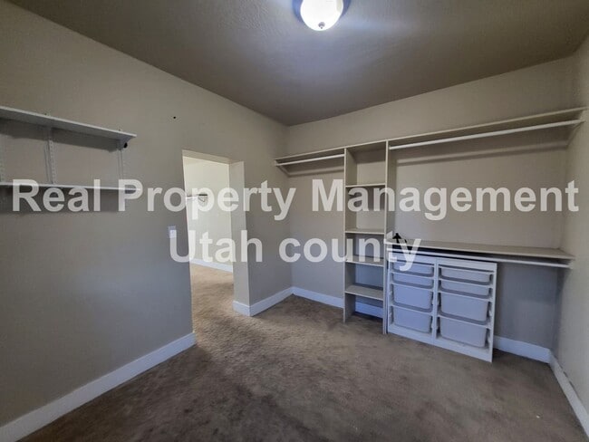 Building Photo - Pet Friendly Home in Provo