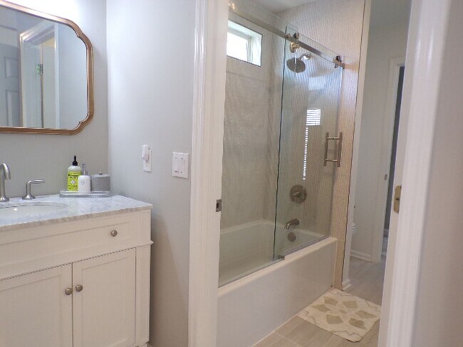 Building Photo - Adorable Home Located In Yacht Cove