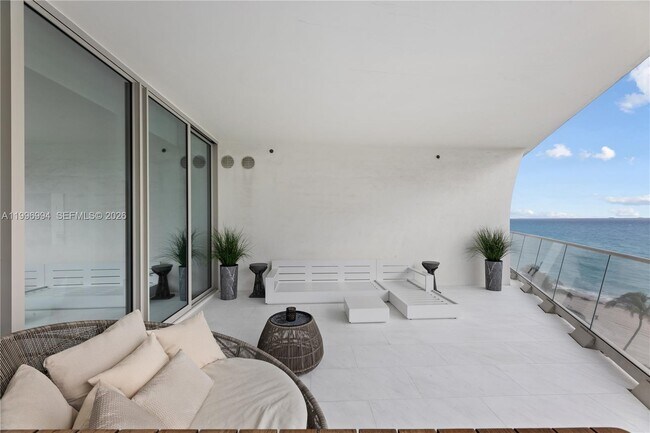 Building Photo - 16901 Collins Ave