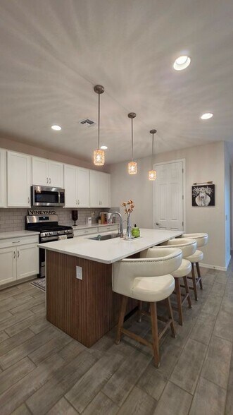 Building Photo - 21668 N Belt Dr