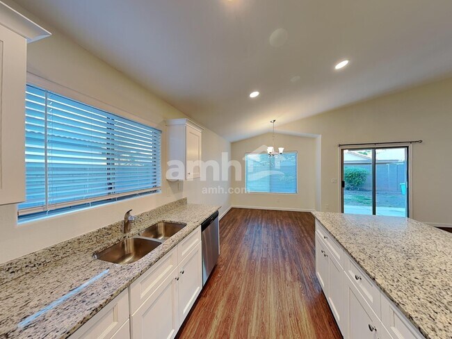 Building Photo - 3033 W Quail Ave