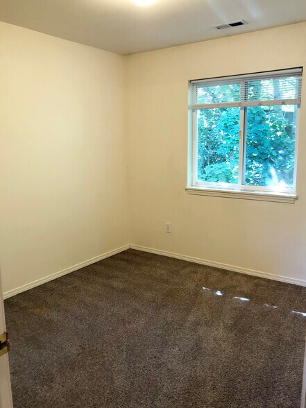 Building Photo - 1100 NE B St