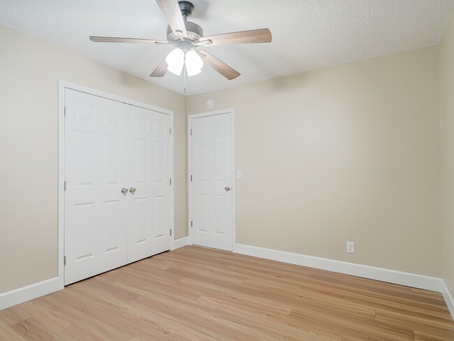 Building Photo - 1319 W Forest Dr