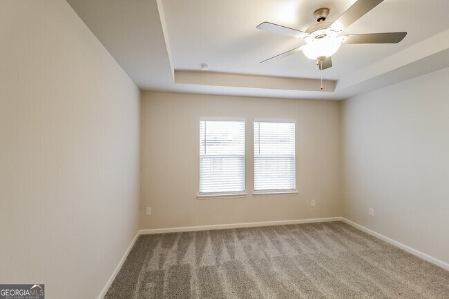 Building Photo - 5842 Un Grv Dr