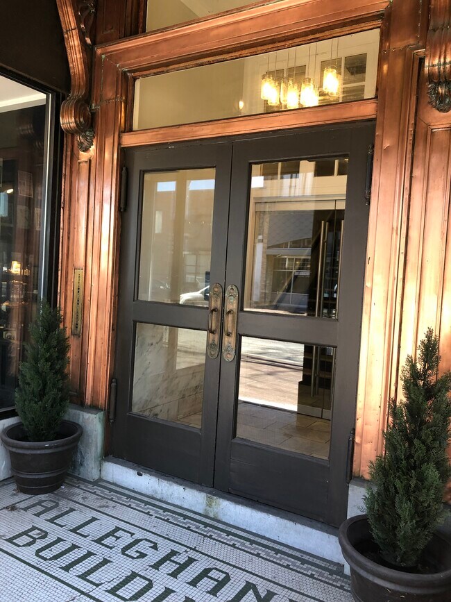 Building Photo - 94 S Main St