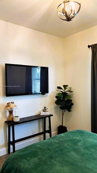 Building Photo - 3015 SW 135th Ave