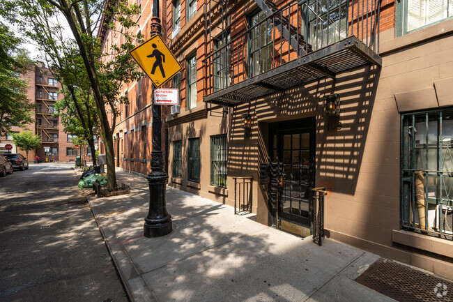 Building Photo - 104-106 Bedford St