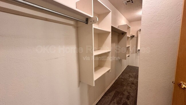 Building Photo - 17316 Valley Crst