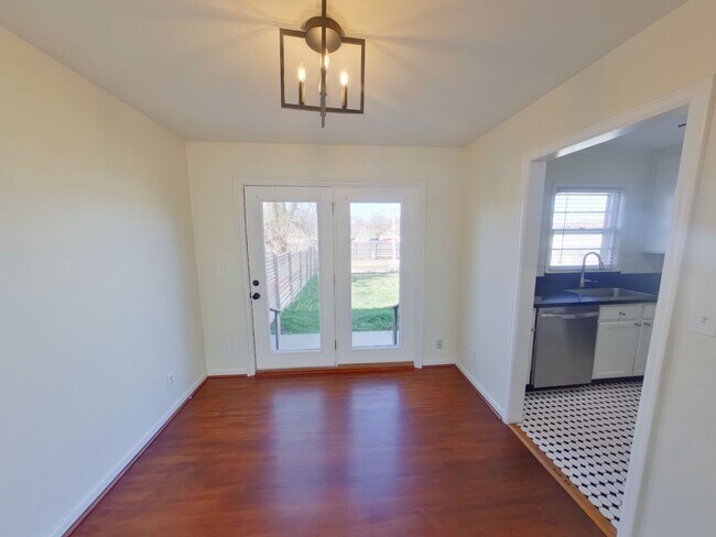 Building Photo - 403 N Harding Ave