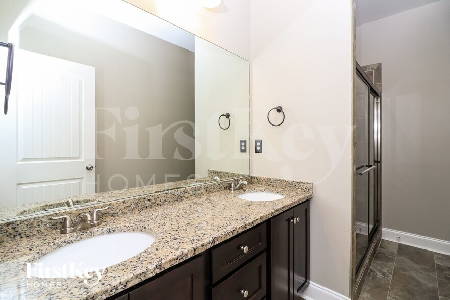 Building Photo - 260 Sterling Dr