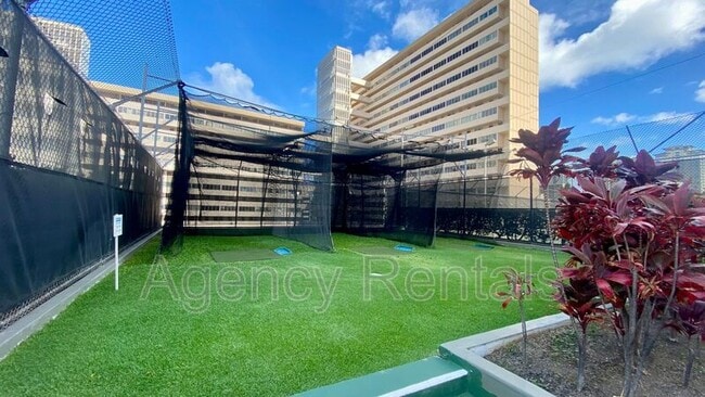 Building Photo - 2333 Kapiolani Blvd