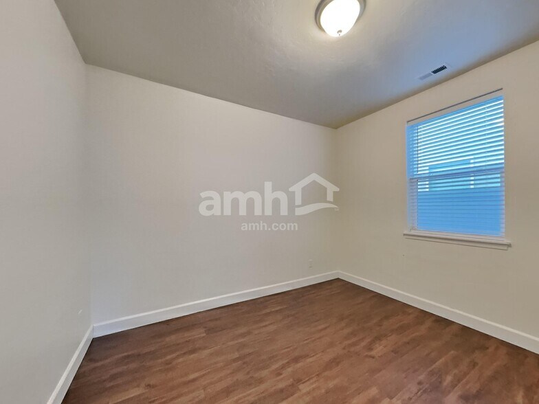 Building Photo - 275 E Sicily Dr