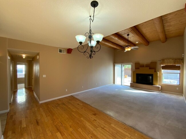 Building Photo - 3 Bedroom Single Story Home Available Near...