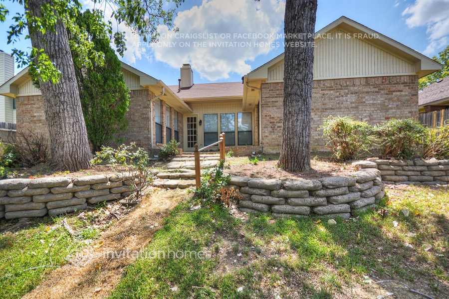 Building Photo - 1711 St James Dr