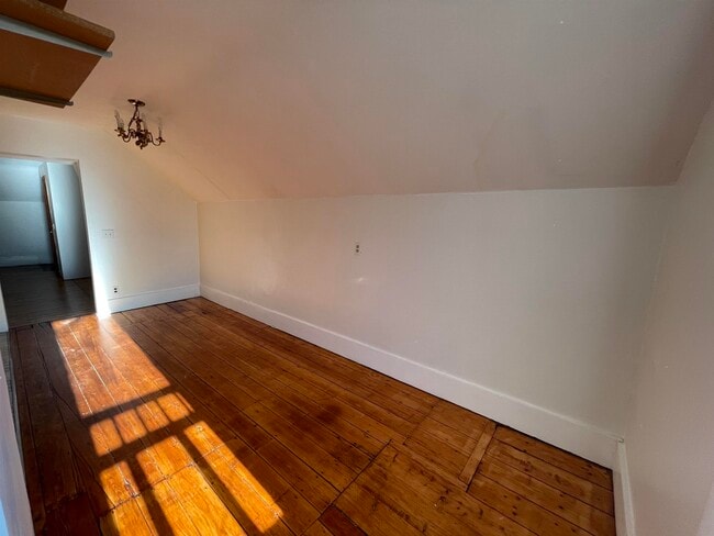 Building Photo - 87 Granger St