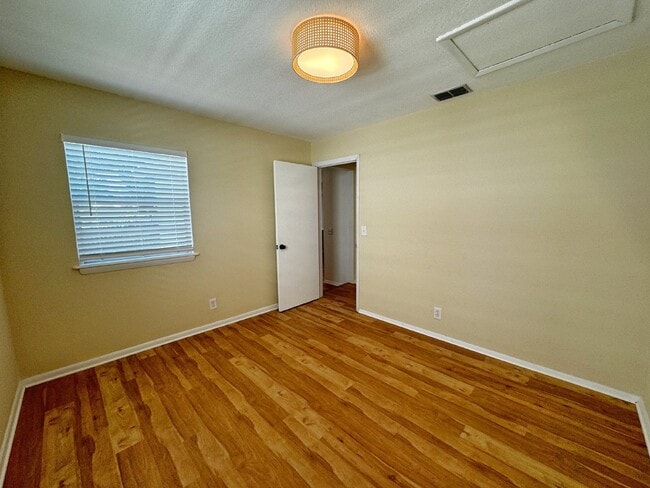 Building Photo - Newly remodeled Licolnville cottage in historic downtown St. Augustine