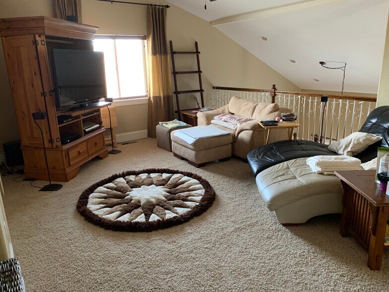 loft - 3635 Reindeer Cir