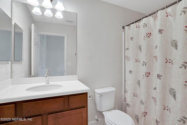 Building Photo - 6846 Roundleaf Dr