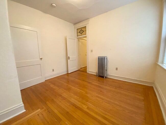 Building Photo - 46 Peterborough St