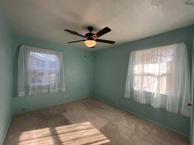 Building Photo - 4723 N Shore Dr