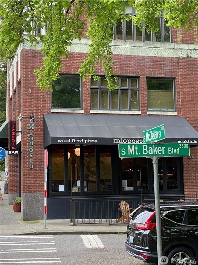 Building Photo - 4bd/2ba Seattle House