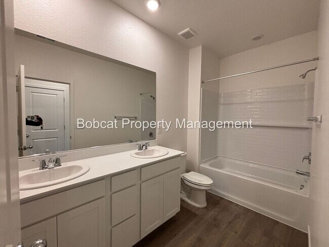 Building Photo - 839 Centerville St