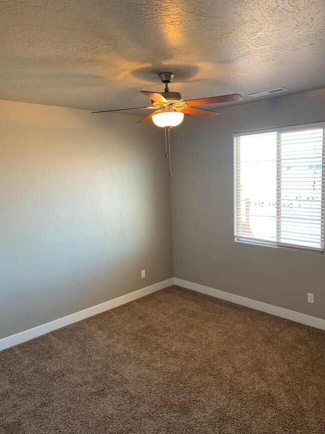 Building Photo - Beautiful Home in Hurricane