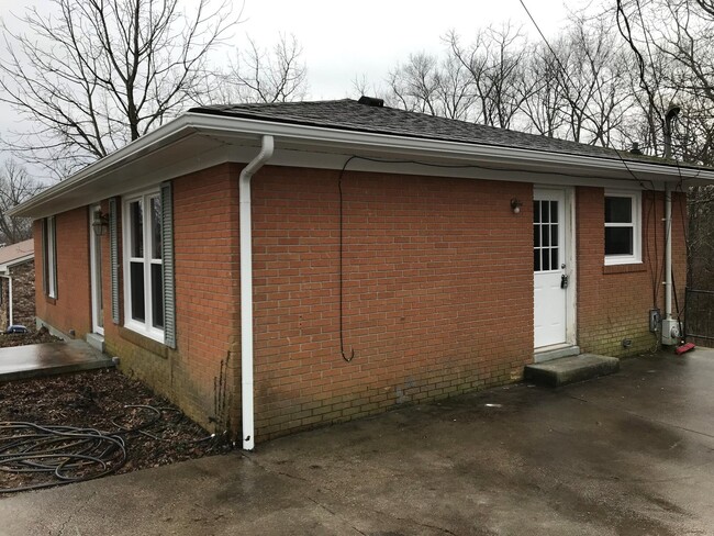 Building Photo - Nice Brick Home w/ Full Basement Rent Ready