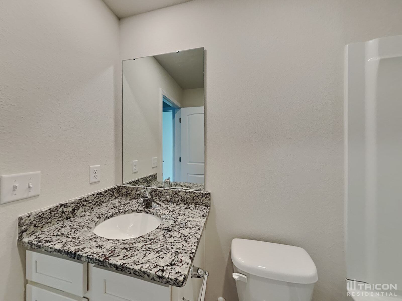 Building Photo - 2128 Southlea Dr