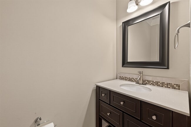 Building Photo - 5708 Petty St