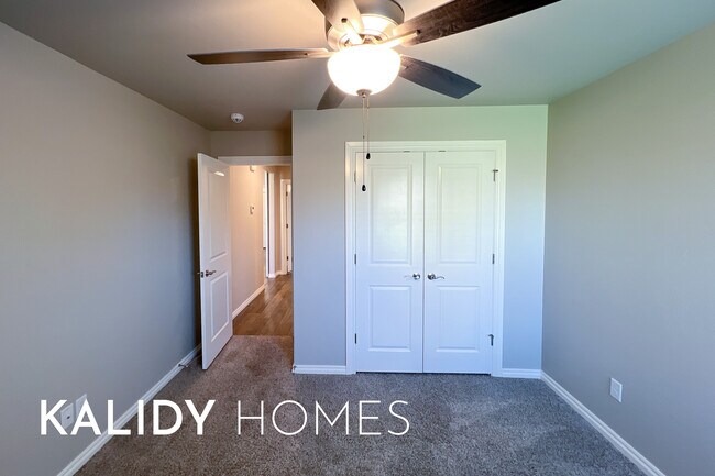 Building Photo - 805 Red River Dr