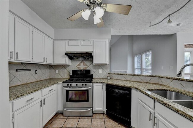 Building Photo - 1112 Ashbury Dr