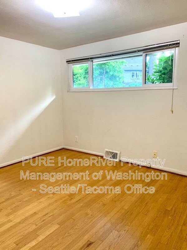 Building Photo - 2253 E Roanoke St
