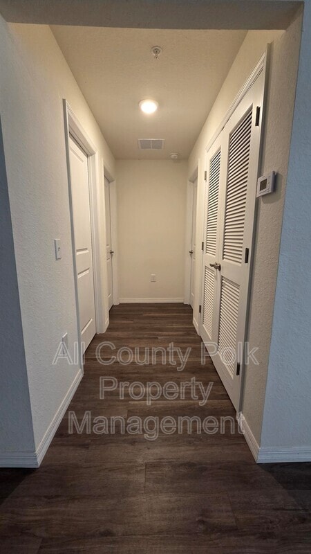 Building Photo - 915 Ariana St