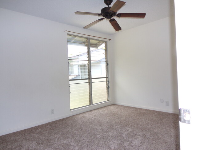 Building Photo - PALEHUA GARDENS - Upgraded 3 Bedroom Townhome