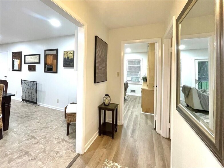 Building Photo - 4457 Frontier Way NE