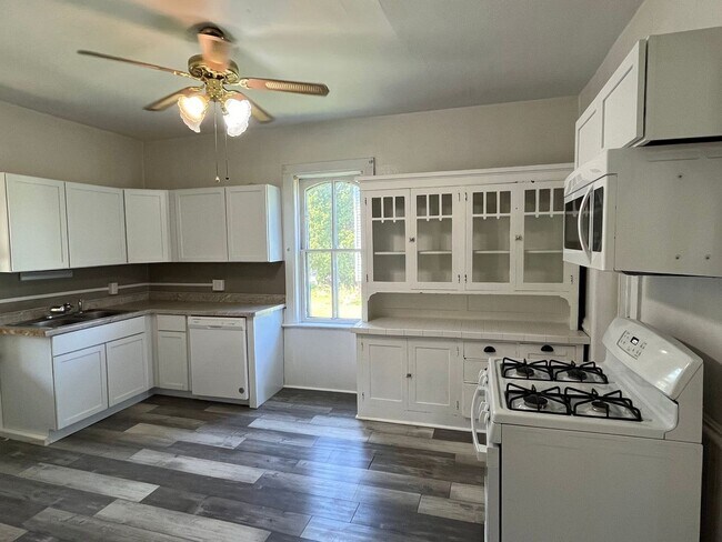 Building Photo - 4 Bed 2 Bath Single Family Home in Wausau
